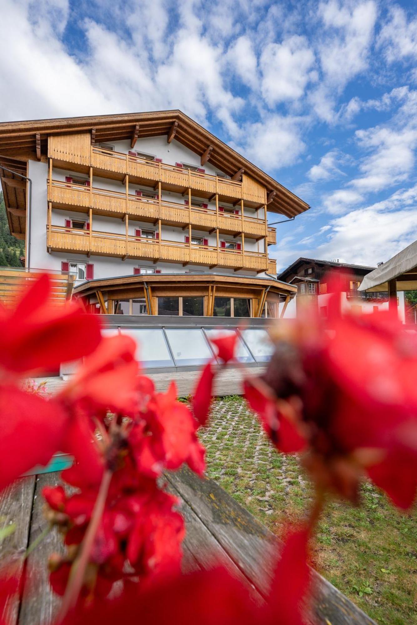 Hotel Crepei Pozza di Fassa Dış mekan fotoğraf